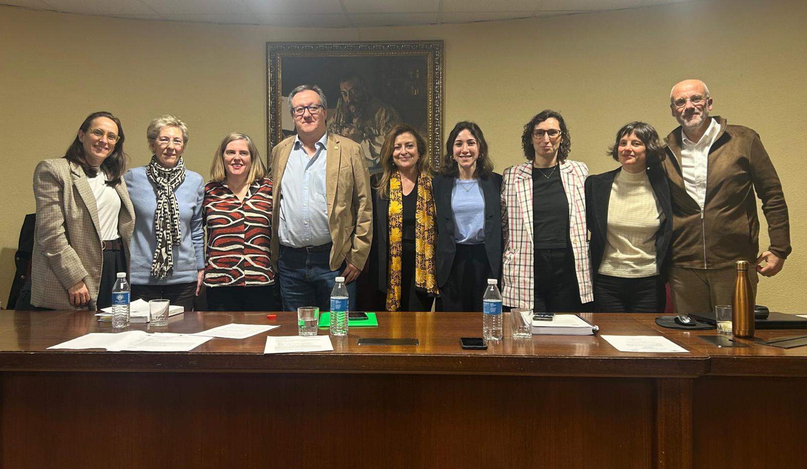Ashley Navarro McCarthy defiende con éxito y brillantez su tesis doctoral sobre la evolución de la sintomatología emocional en personas atendidas psicológicamente durante la COVID-19